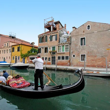 Apartmán Locazione Turistica Campo San Trovaso.5
